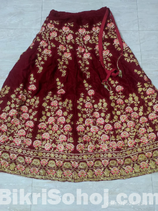 ভেলভেট মারুন লেহেঙ্গা